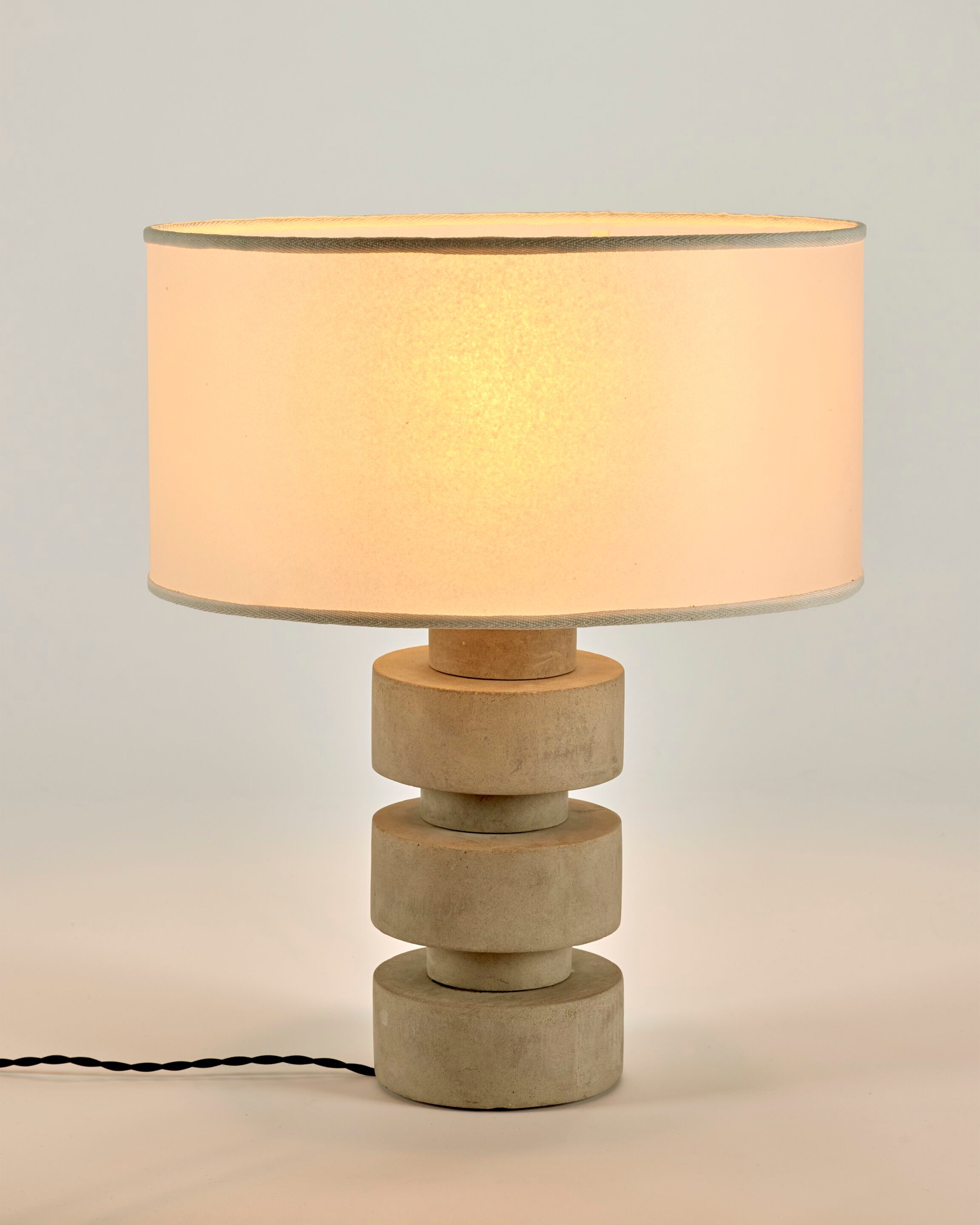 Бетонная светодиодная настольная лампа Serax Освещение Мари Михильссен ARCH-00020423