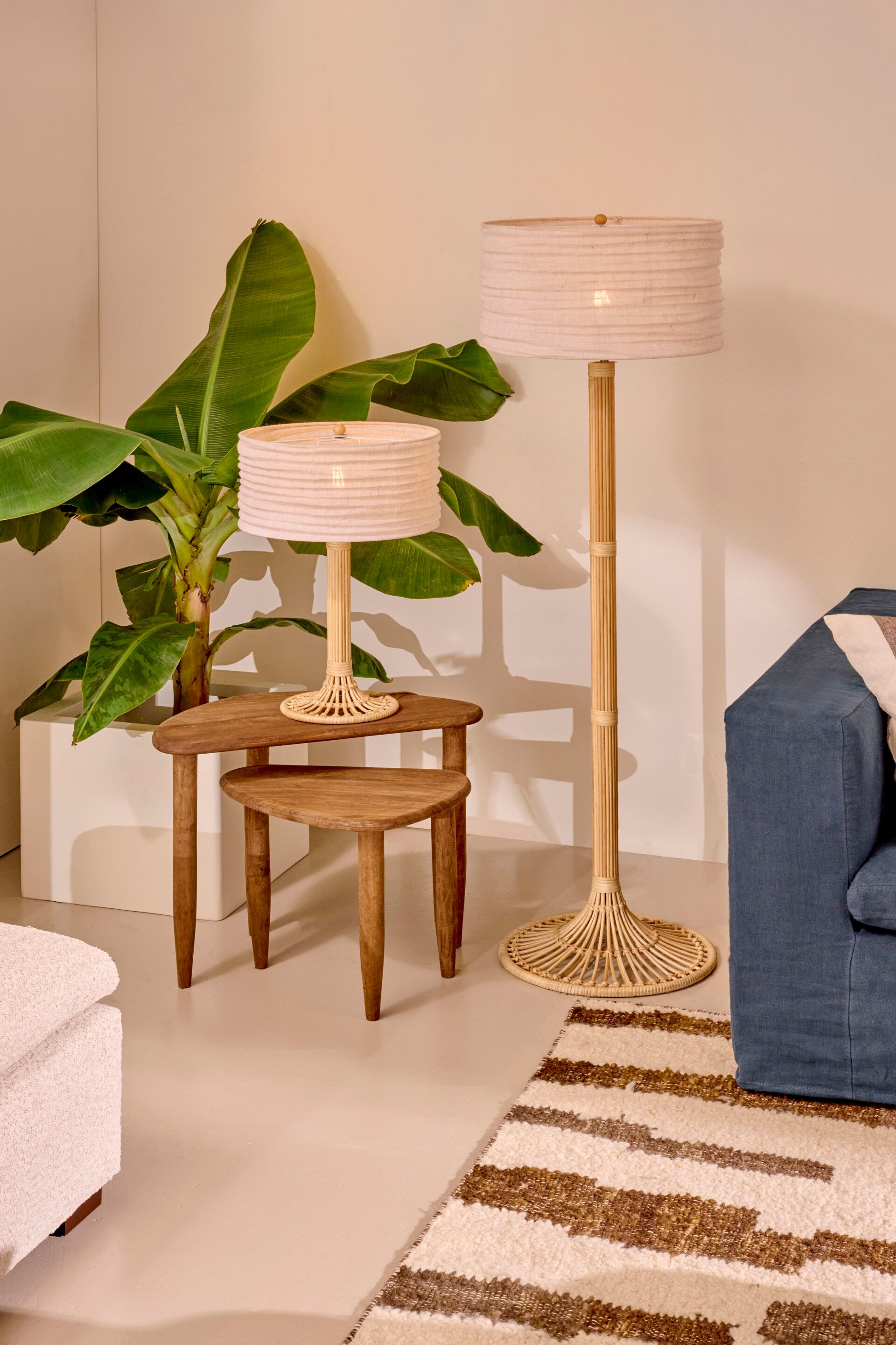 Настольная лампа из ротанга и льна POMAX мастер ARCH-00086334 - Вид №1