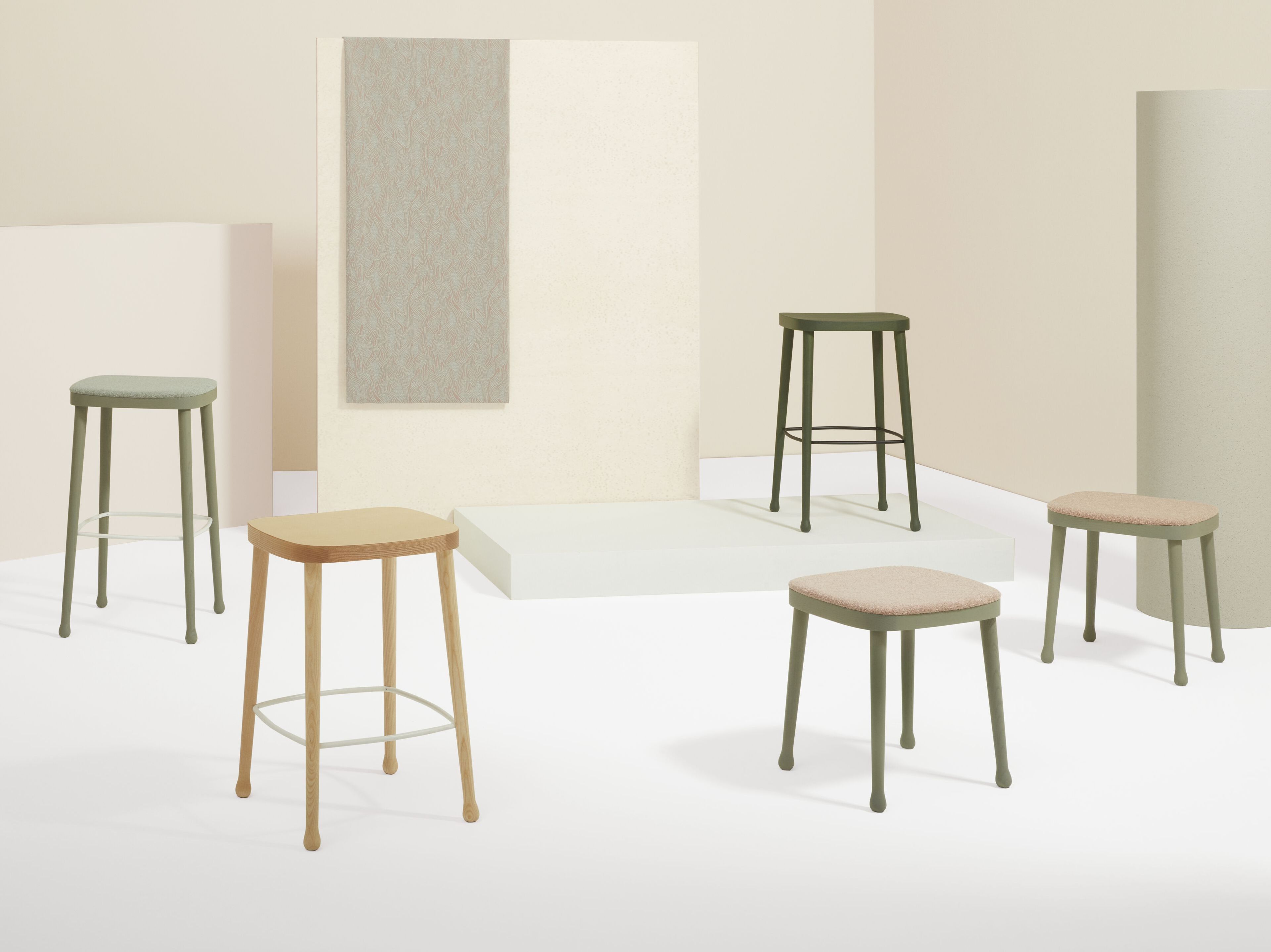 Высокий стул из ясеня с мягким сиденьем Billiani Frisée ARCH-00006067