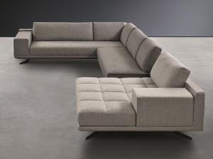 Угловой диван из ткани с полуостровом