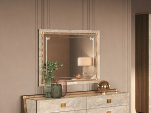 Прямоугольное зеркало в рамке