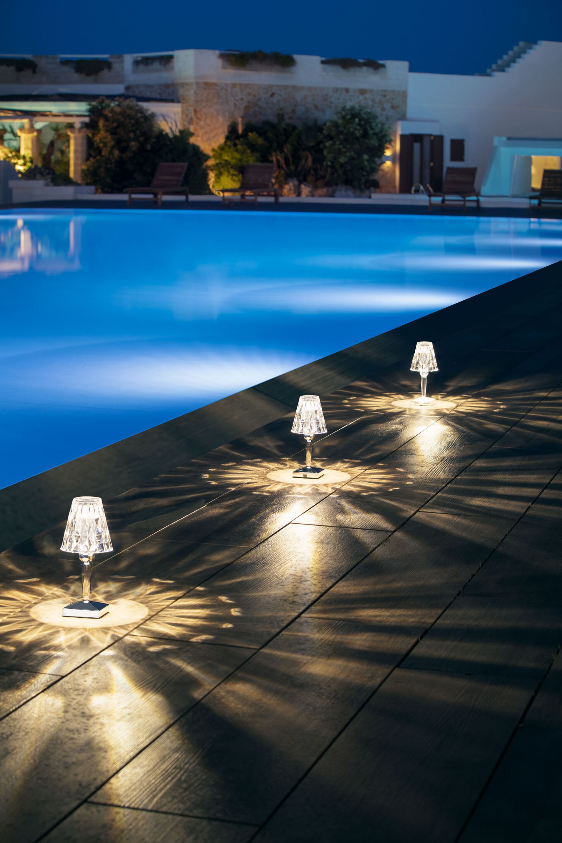 Светодиодная настольная лампа из инженерного пластика с батарейным питанием Kartell BATTERY ARCH-00018992 - Вид №11