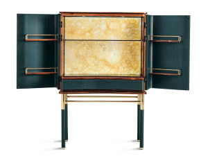 Деревянный барный шкаф