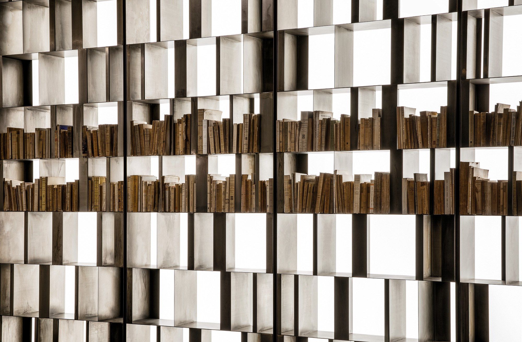 Металлический книжный шкаф с креплением пол-потолок Henge BISTROT ARCH-00079078 - Вид №4