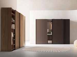 Шкаф с раздвижными дверями