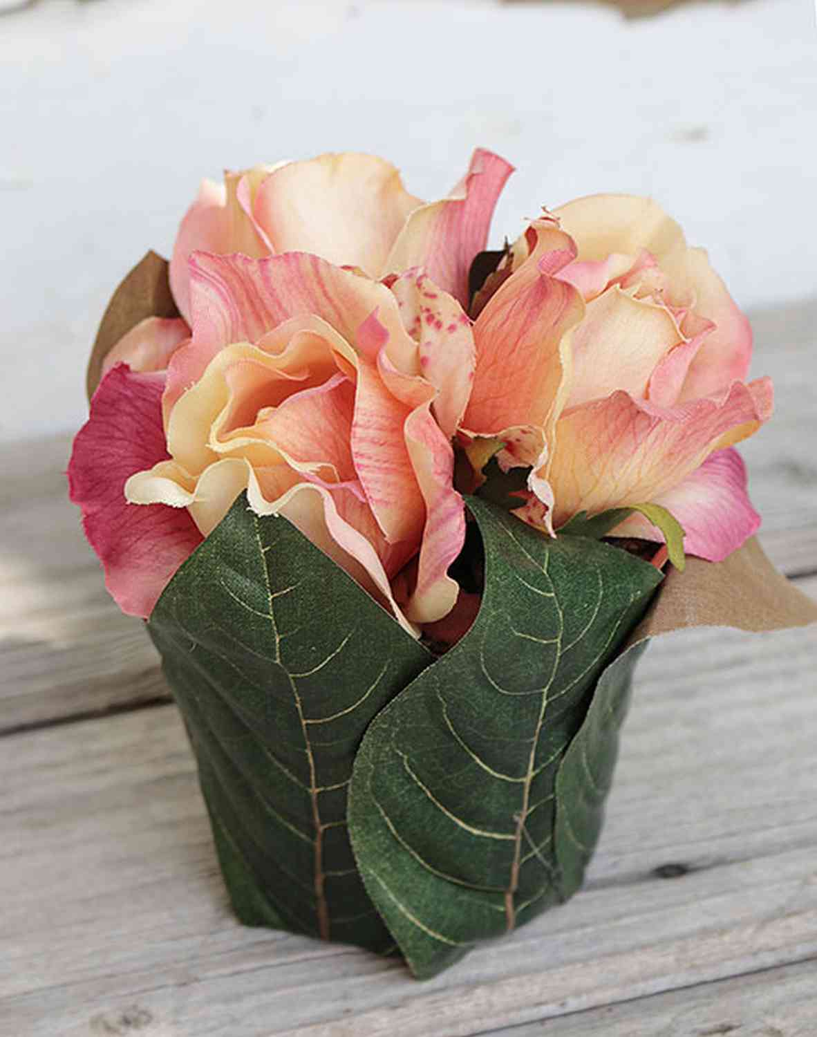 5831 553 a2 Искусственный горшок для роз с листьями, 3 цветка, 13 см, абрикос H-andreas  - Вид №1