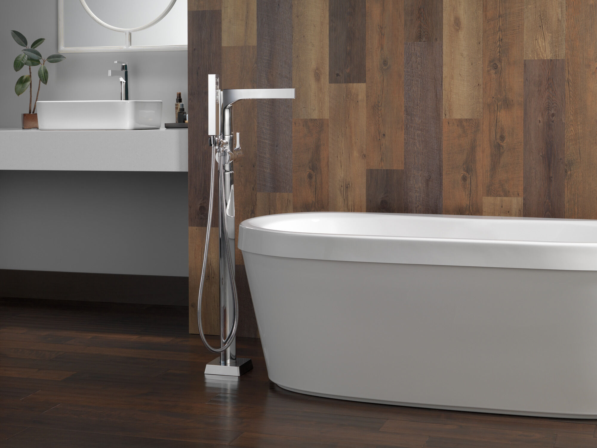 T4774-FL Напольная накладка для ванны с одной ручкой и ручным душем Delta Faucet Zura Хром  - Вид №14