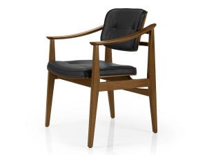 Кожаный стул с подлокотниками