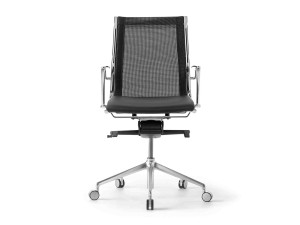 Офисное кресло с сетчатой спинкой и кожаным мягким сиденьем