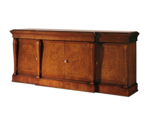 Деревянный шкаф с распашными дверями