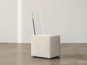 Стул из ткани с прозрачной люцитовой спинкой