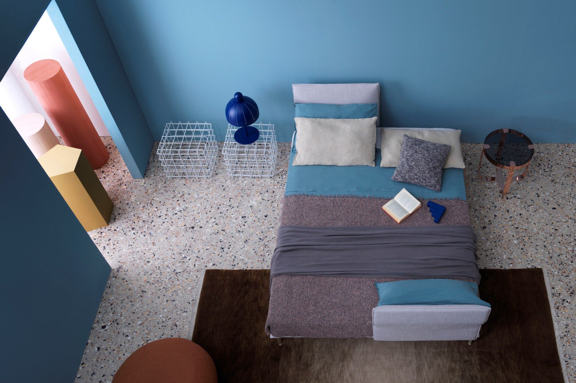 Двуспальная кровать из ткани с мягким изголовьем Saba Italia Avant-Après ARCH-00101821 - Вид №2