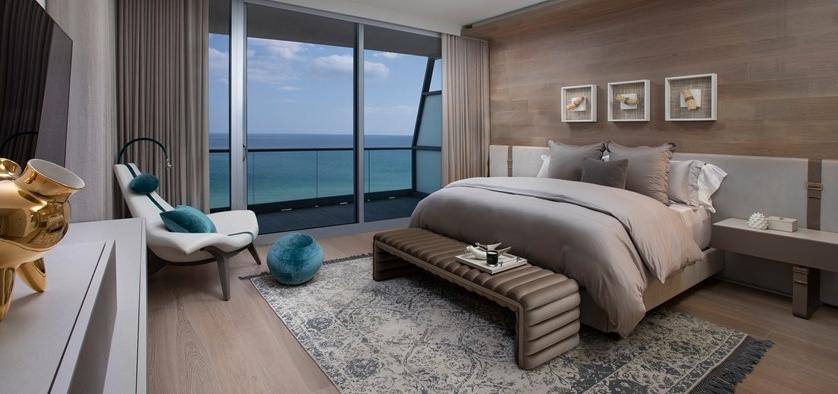 MORADA Двуспальная кровать из кожи со встроенными прикроватными тумбочками Bond Bond imperial bed - Вид №1