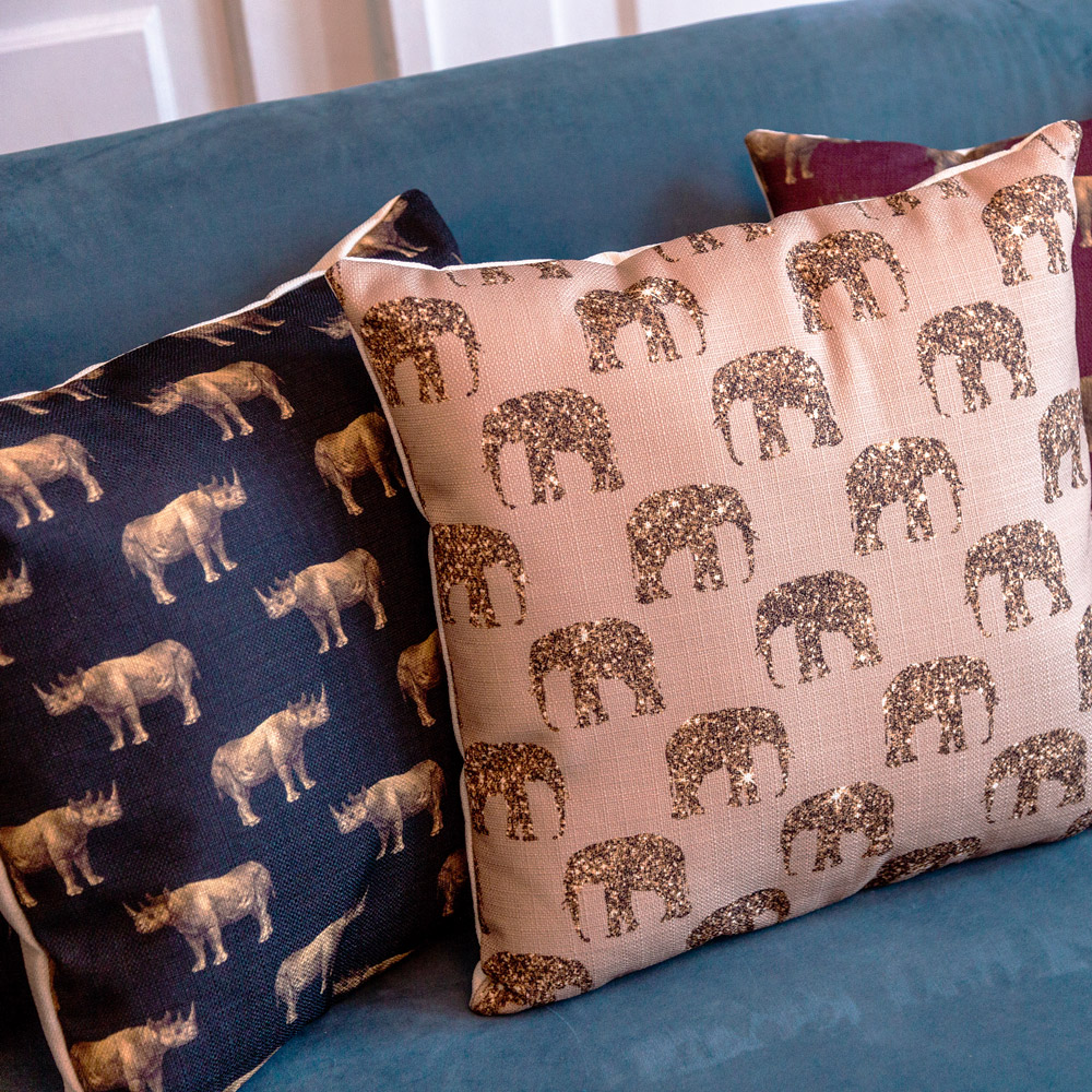 5115116 Интерьерная подушка «Группа носорогов в черном» Object Desire  - Вид №3