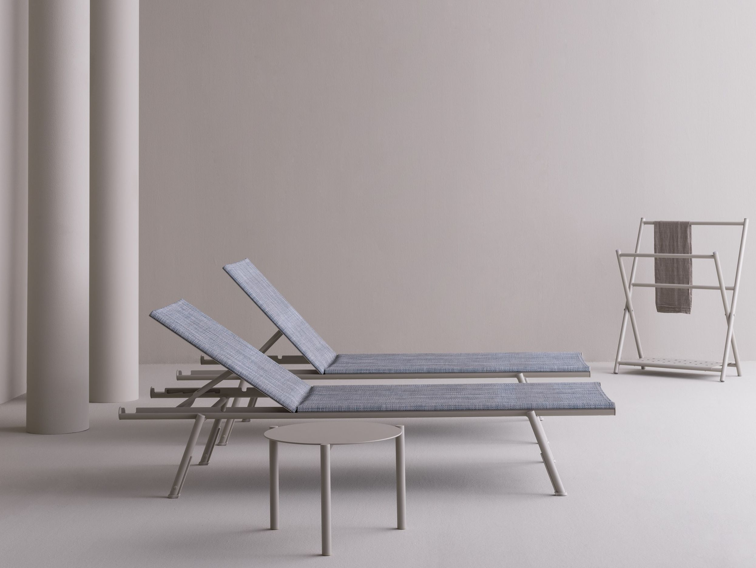 Круглый алюминиевый журнальный столик с порошковым покрытием Varaschin ARCH-00009841 - Вид №8