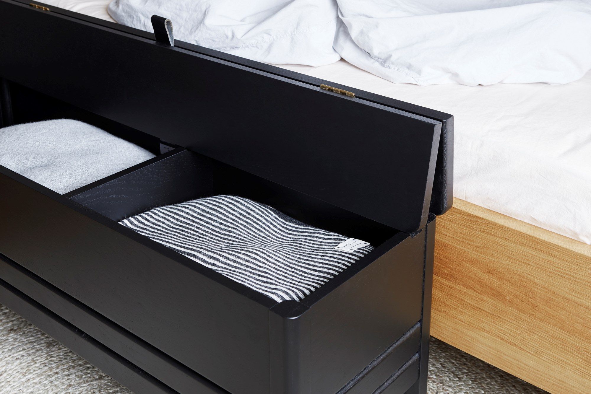 Черный окрашенный дубовый сундук Form & Refine a line ARCH-00008478 - Вид №2