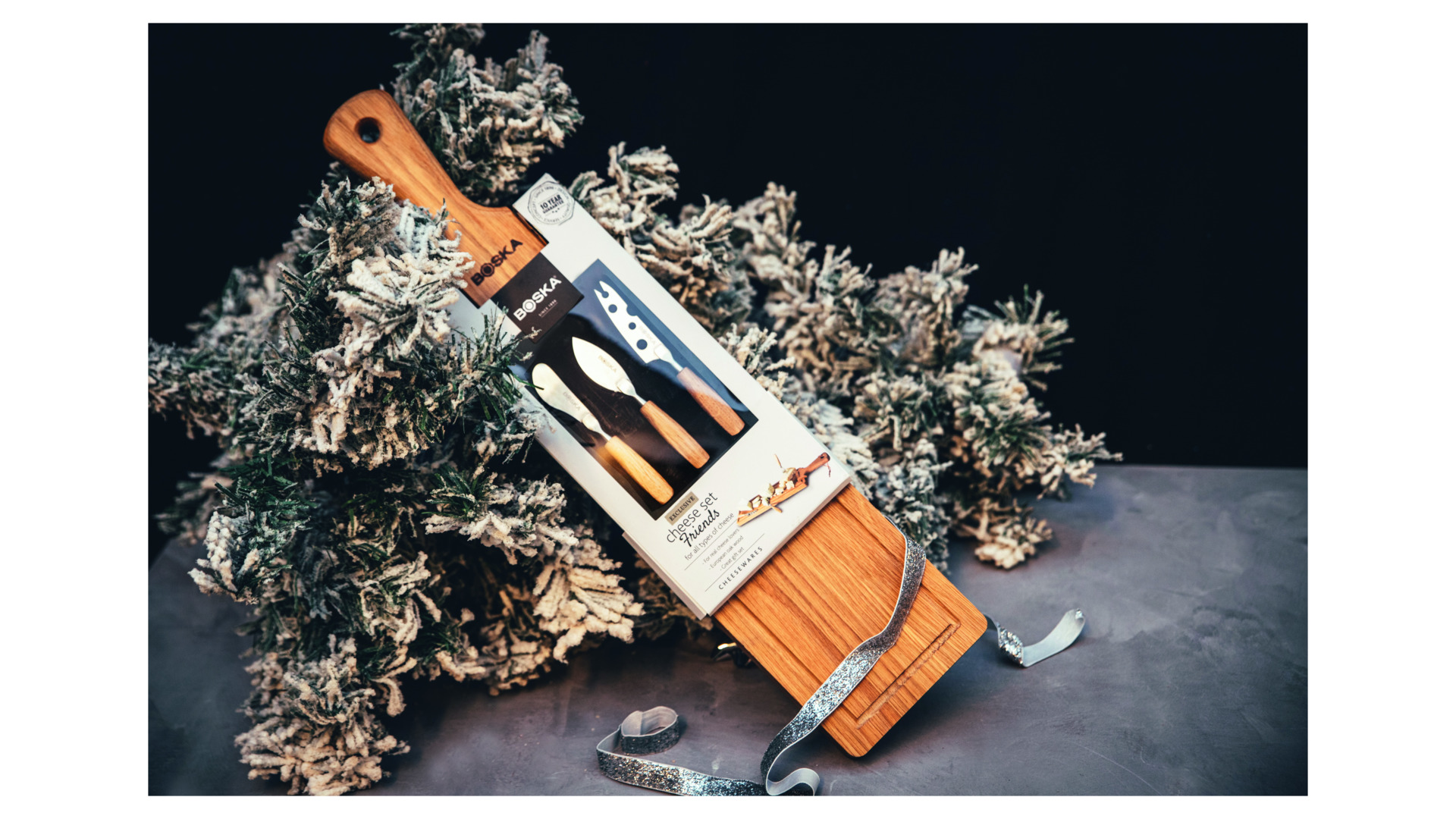 10625045 Boska Набор для сыра Boska "Друзья" (доска из дуба 53х12см и 3 мини ножа с ручками из дуба), п/у Дерево  - Вид №3