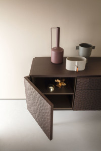 Шкаф с распашными дверями