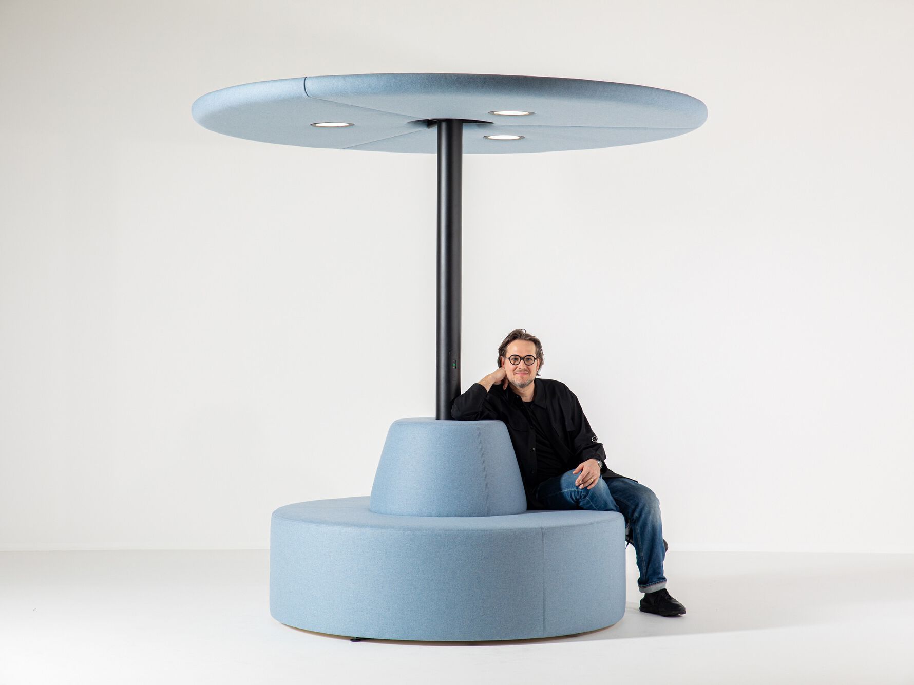 Тканевая скамья с USB-разъемом и спинкой BuzziSpace BuzziBrella Chill ARCH-00151686 - Вид №5