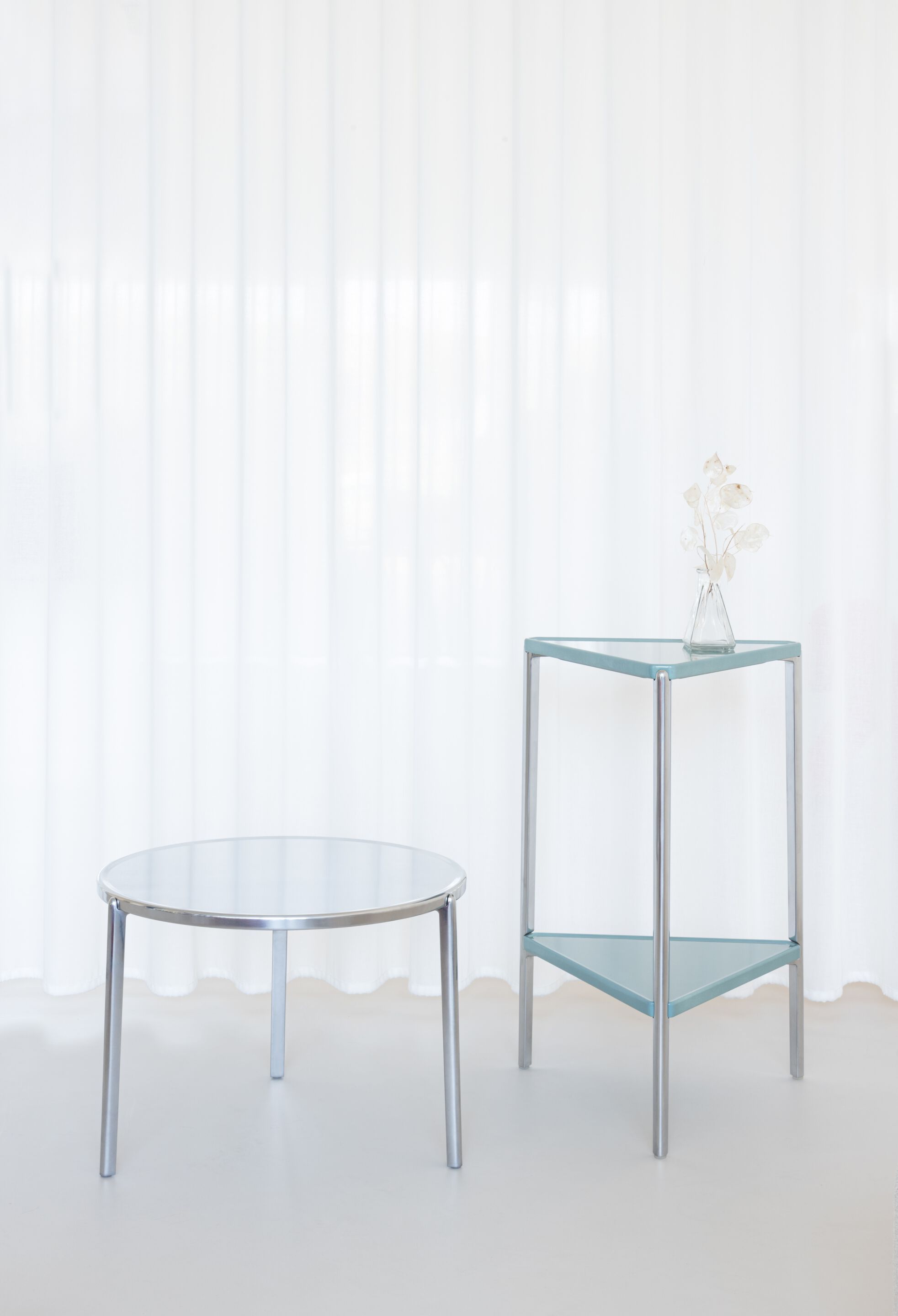 Алюминиевый треугольный высокий журнальный столик с жидким покрытием Magis тамбур ARCH-00152163 - Вид №5