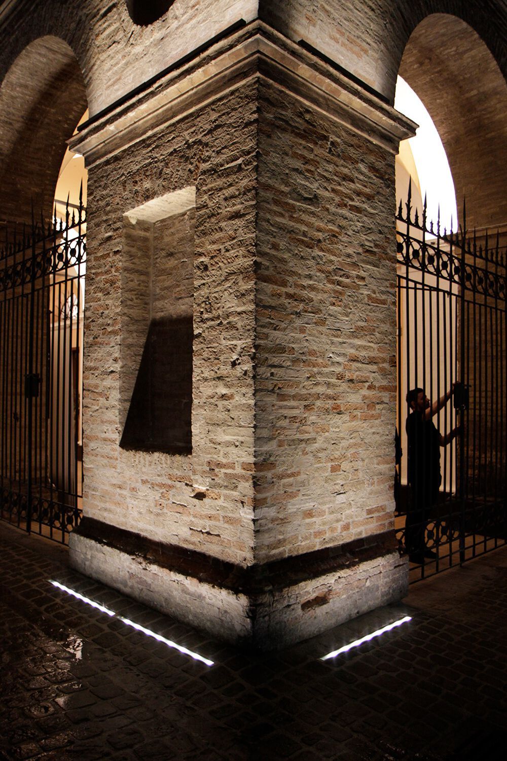 Алюминиевый и стеклянный линейный профиль освещения с системой RGB iGuzzini Linealuce ARCH-00089019 - Вид №5