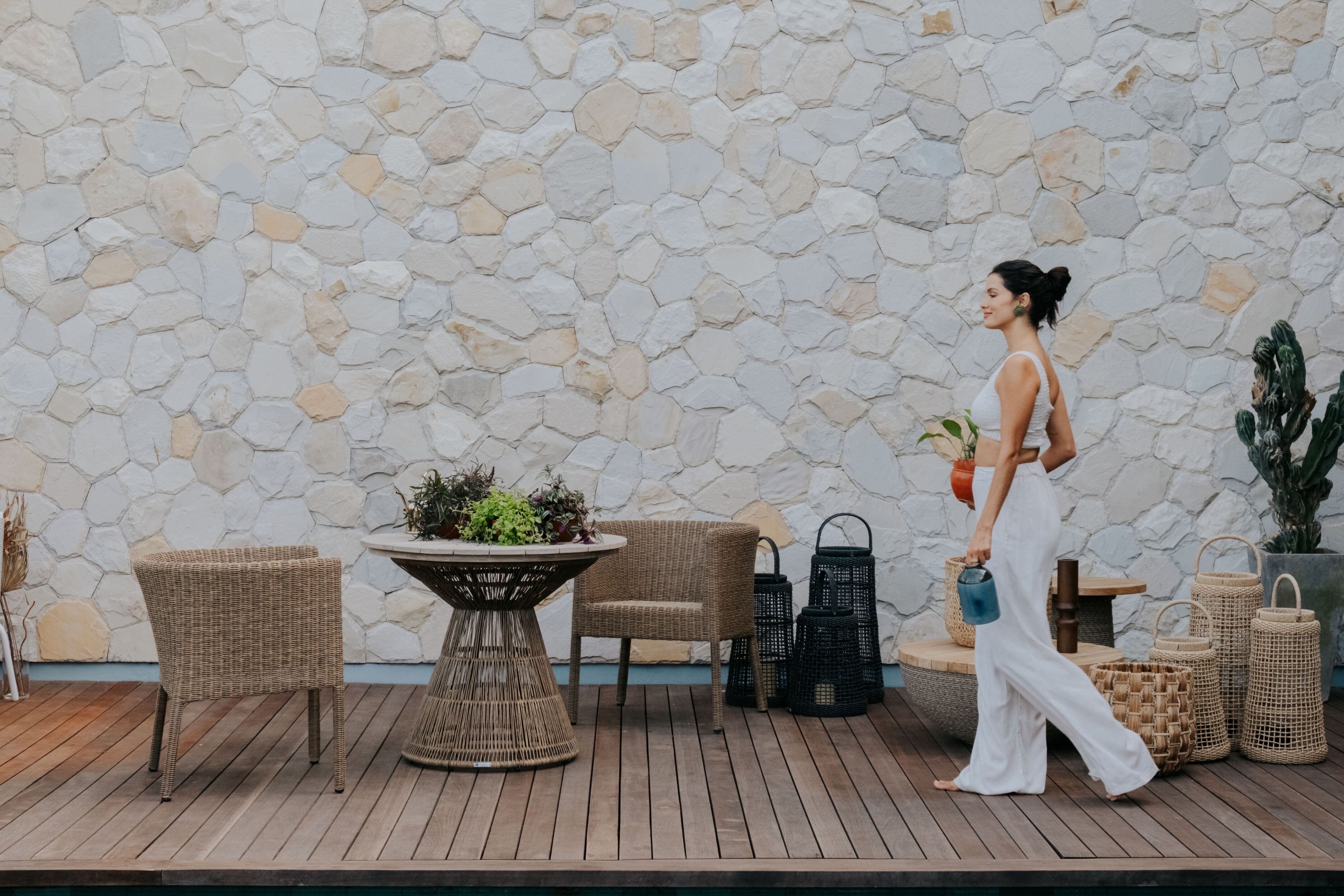 Алюминиевый и деревянный круглый садовый стол cbdesign Fiorella ARCH-00138062 - Вид №1