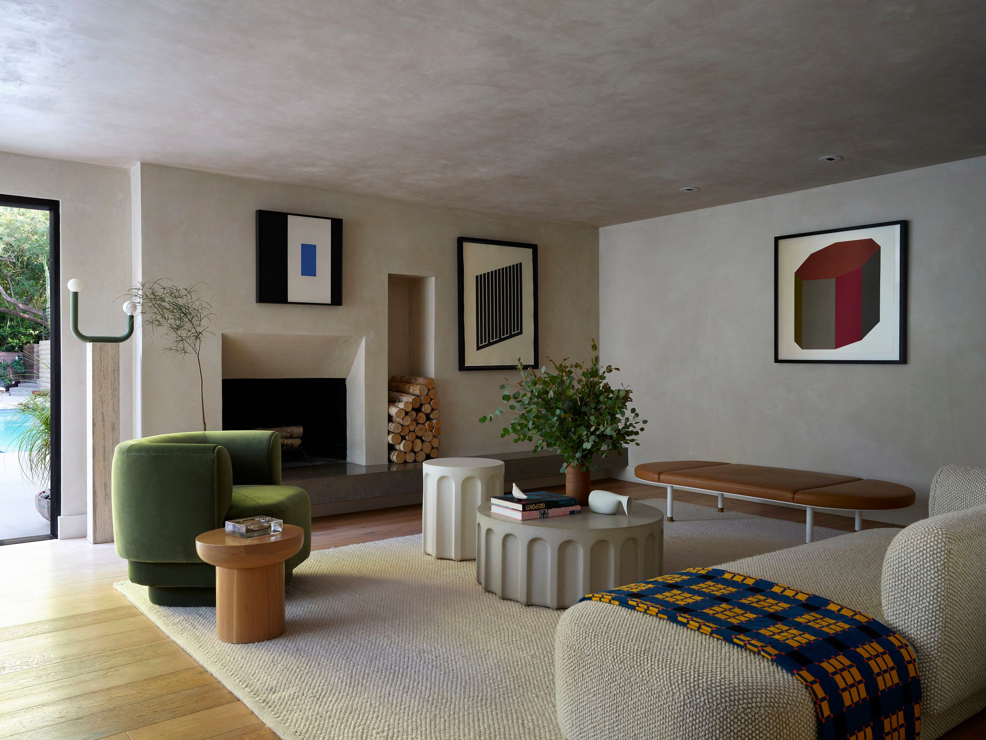 Высокий круглый деревянный журнальный столик Phase Design Домбак ARCH-00012044 - Вид №3