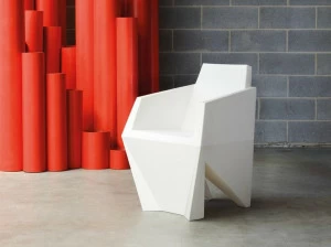 B-LINE Кресло полиэтиленовое с подлокотниками