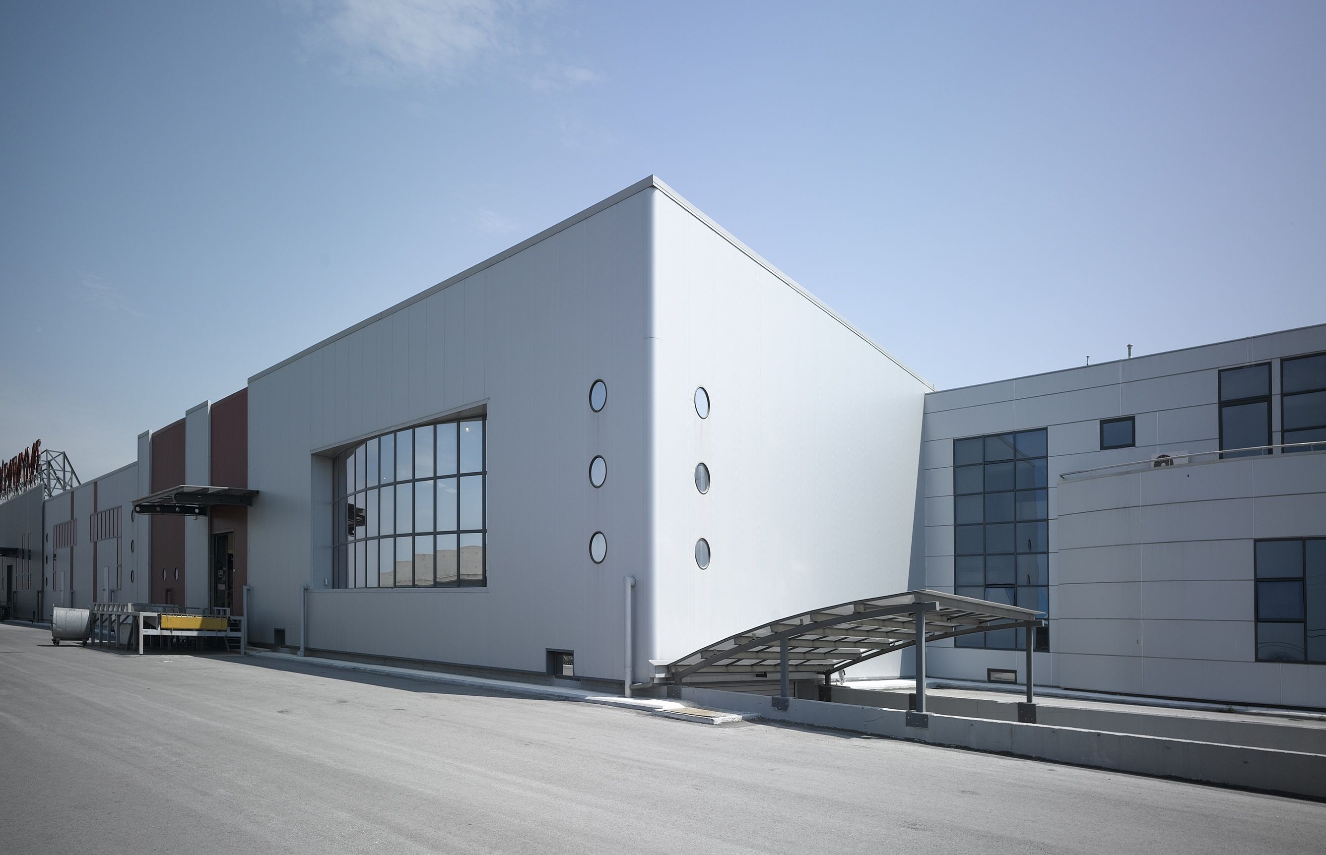 Изолированная металлическая панель для фасада ELCOM SYSTEM ТЕРМОПАРЕТЫ® ARCH-00037807 - Вид №85