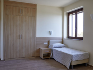 Мебель для студентов и религиозных институтов