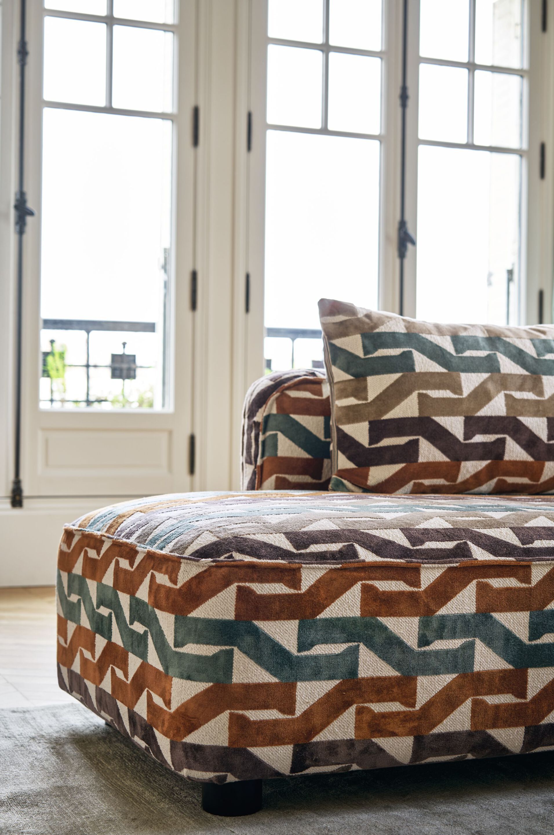 Бархатная ткань с графическим рисунком Casamance Porte des Lilas ARCH-00042802 - Вид №2