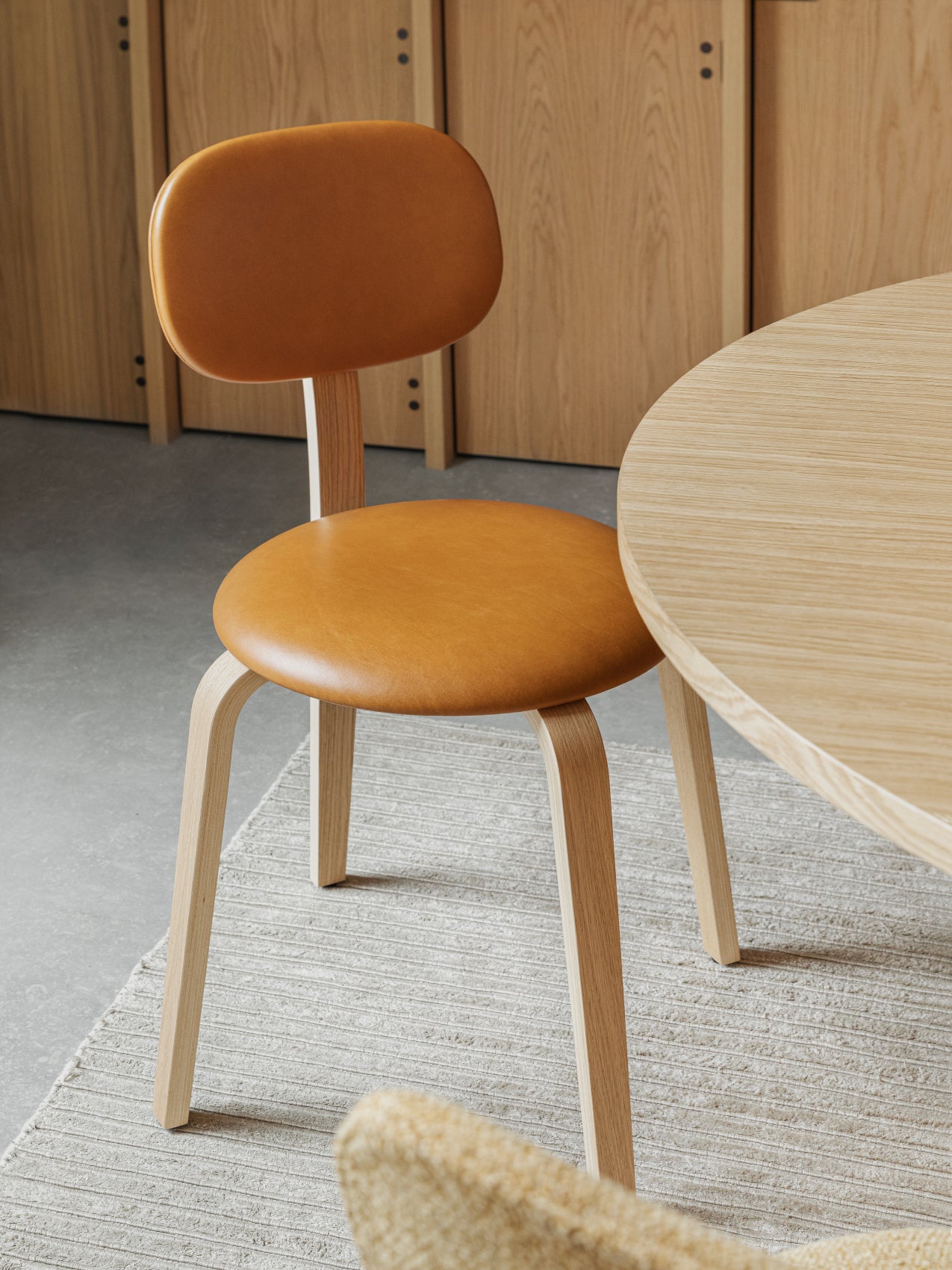 5709262043170 Afteroom Plus, Обеденный стул на деревянной основе, обитый LuceLight  - Вид №1