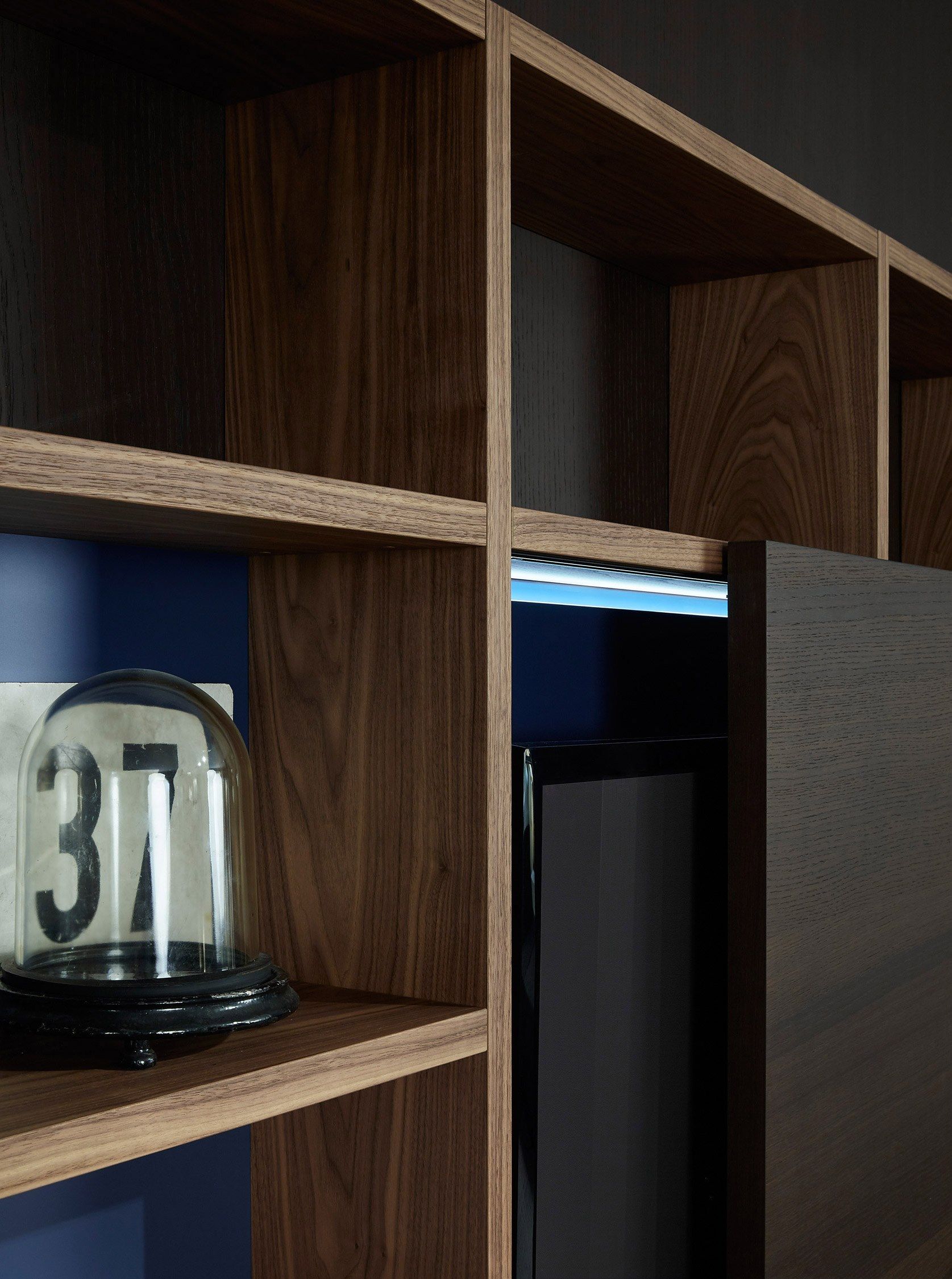 Настенный книжный шкаф из грецкого ореха Porro SYSTEM ARCH-00038451 - Вид №7