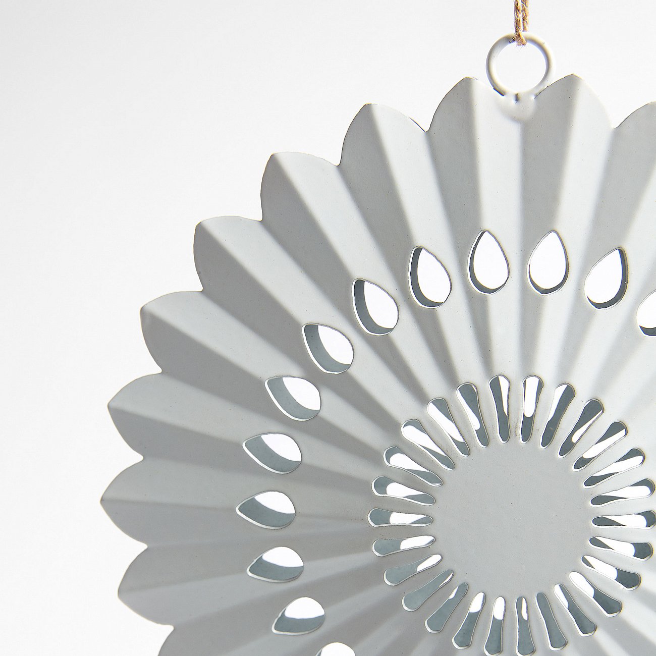 Украшение подвесное металлическое круглое белое 13 см Coast от La Forma LA FORMA COAST 344540 Белый  - Вид №1