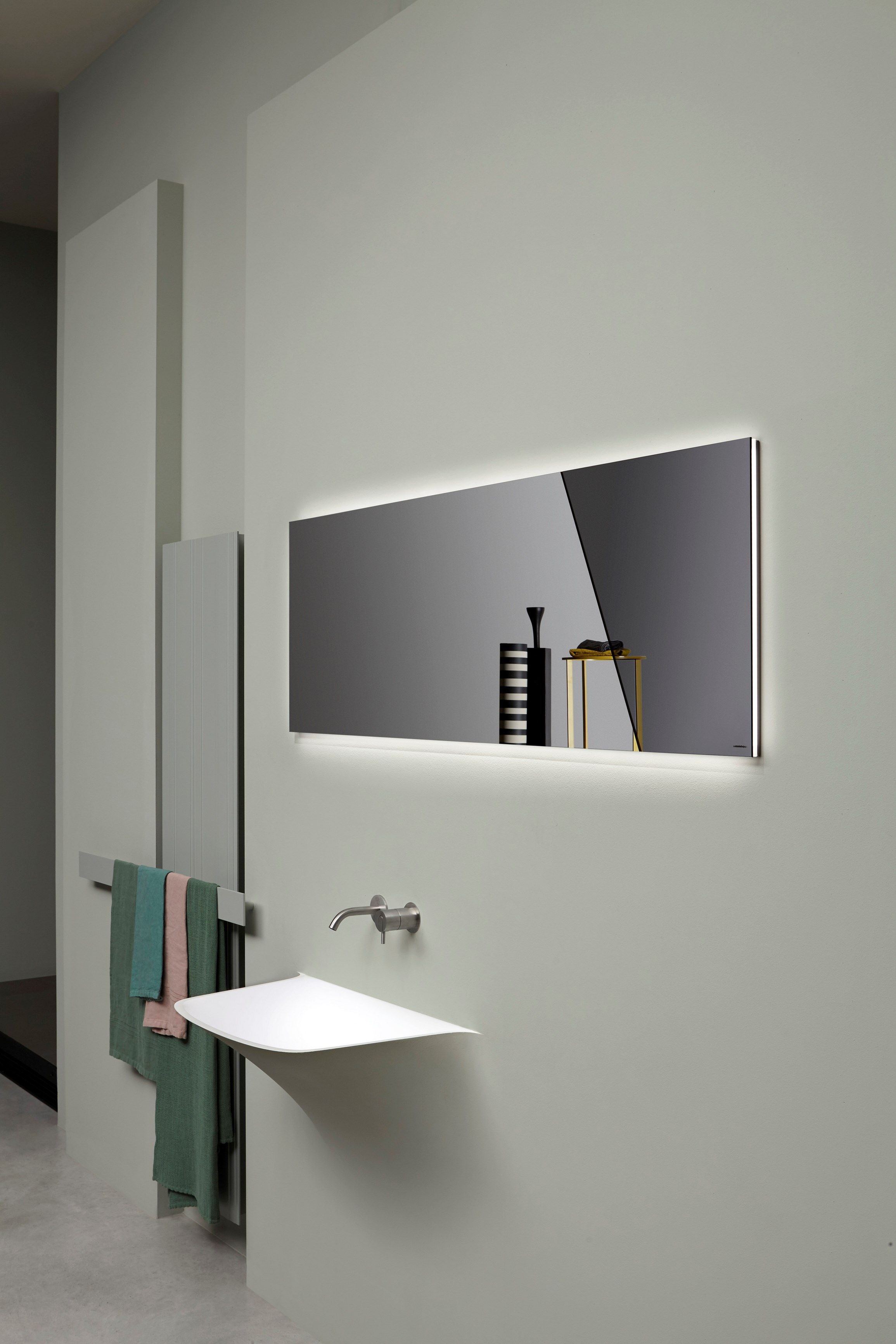 Настенное зеркало со встроенным освещением для ванной комнаты Antoniolupi APICE ARCH-00121994 - Вид №1