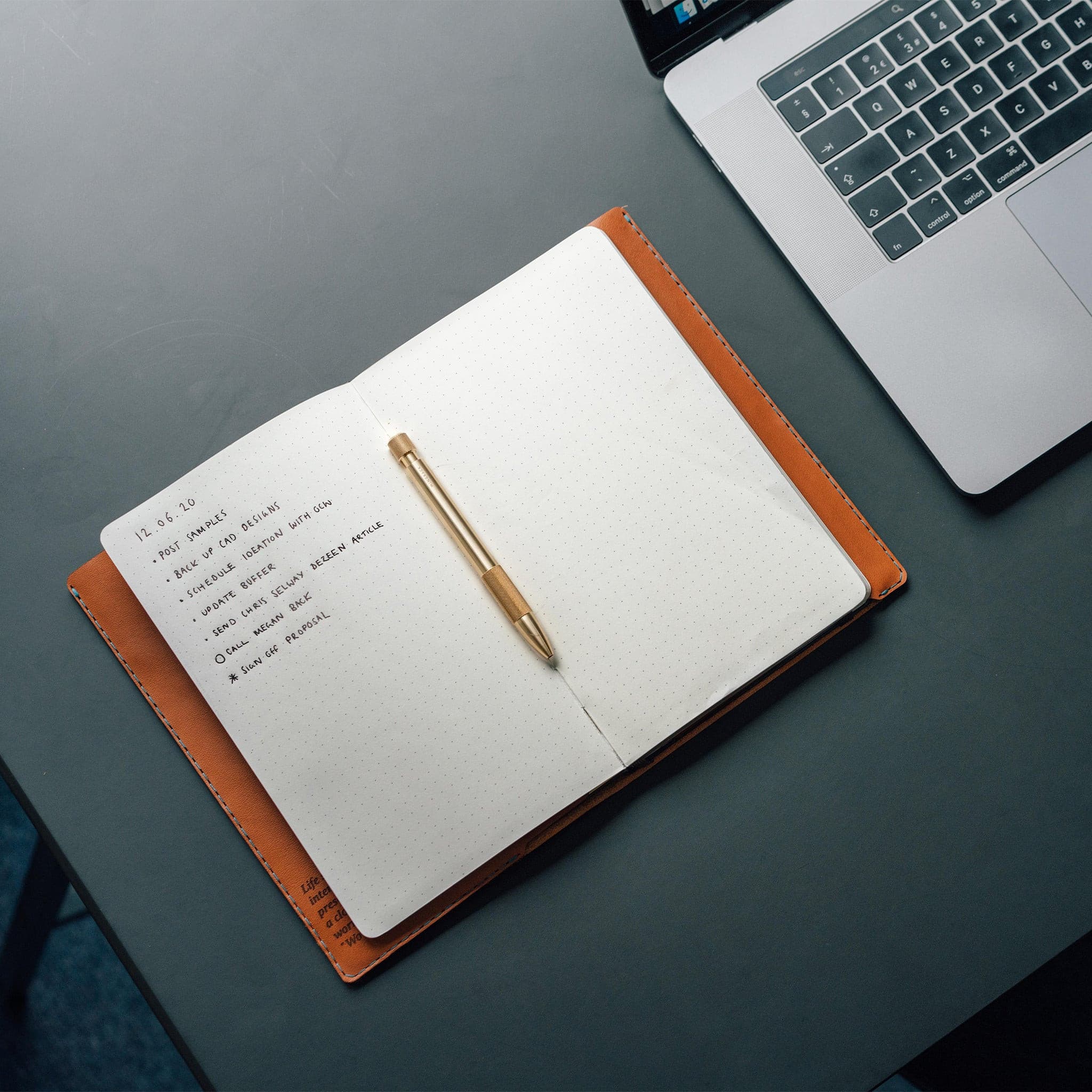 W108WHIS Обложка для ноутбука - Виски - Краст Wingback  - Вид №2