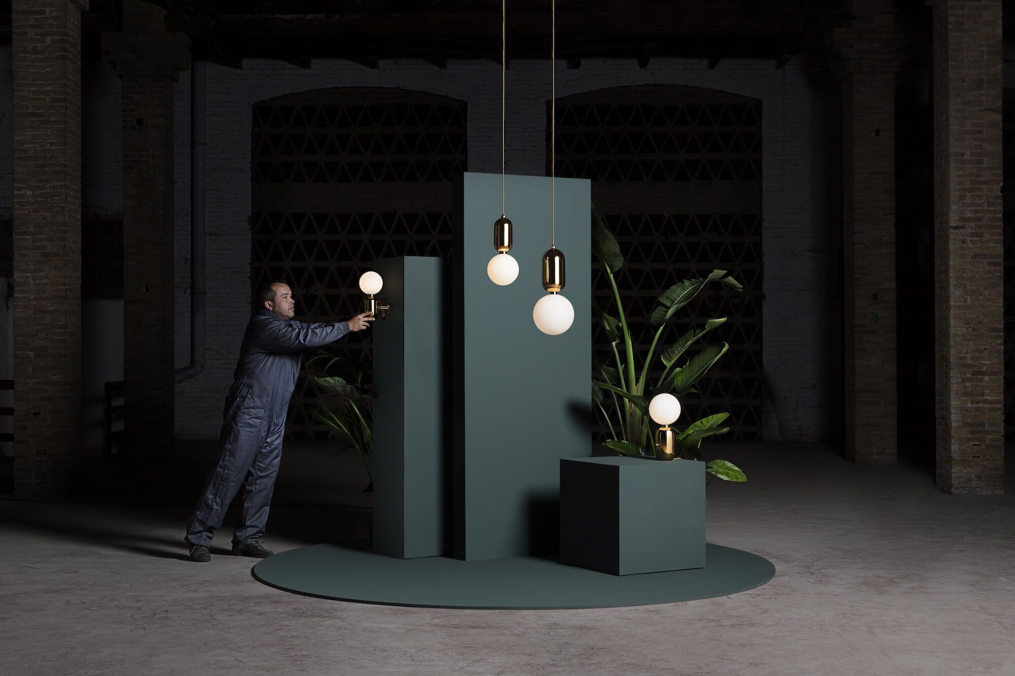 Керамическая и опаловая стеклянная настенная лампа PARACHILNA Aballs ARCH-00125239 - Вид №1