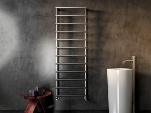 Настенный полированный стальной полотенцесушитель с горячей водой