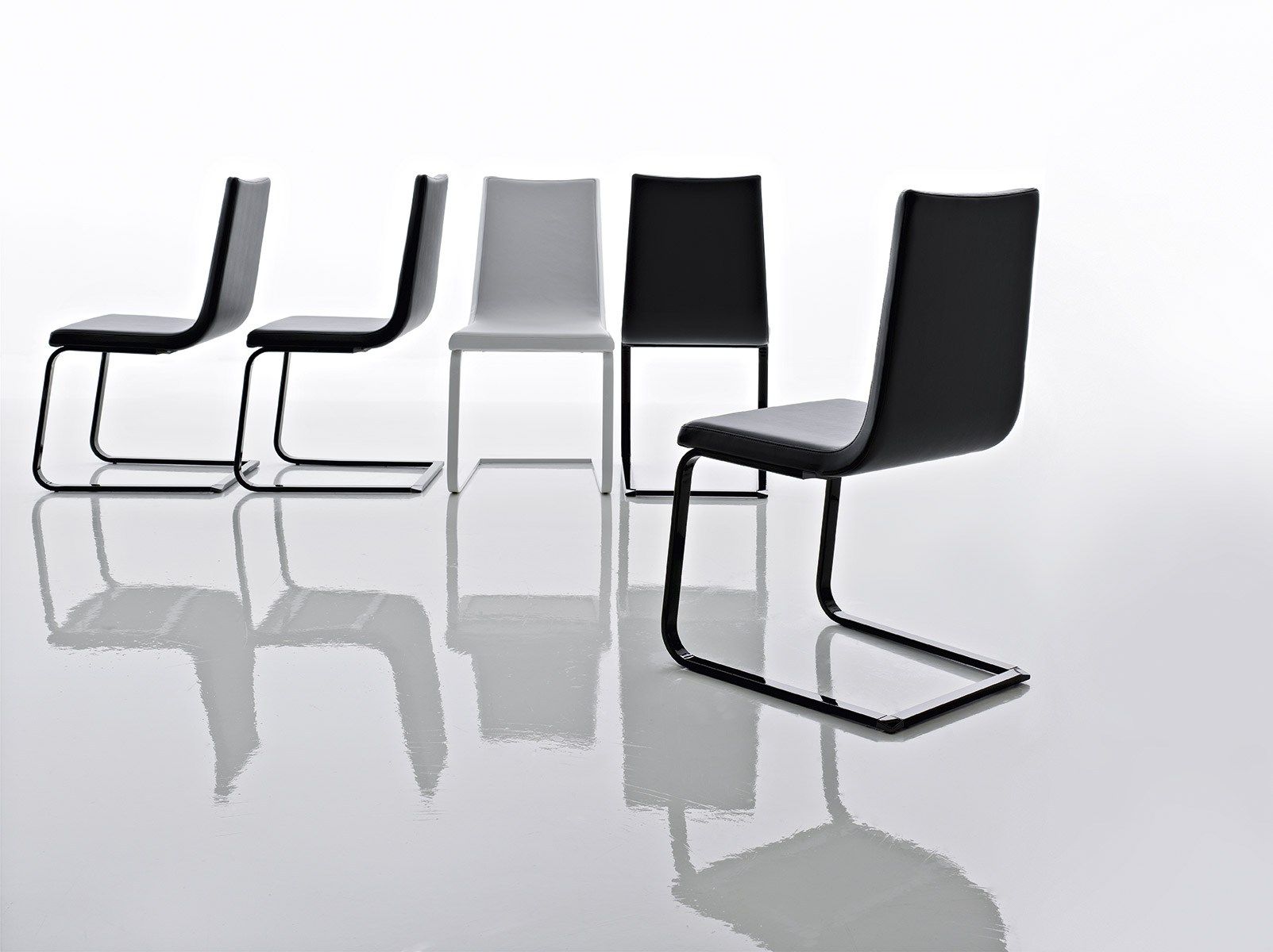 Мягкий консольный стул из искусственной кожи Pointhouse SCHWINGER ARCH-00056959