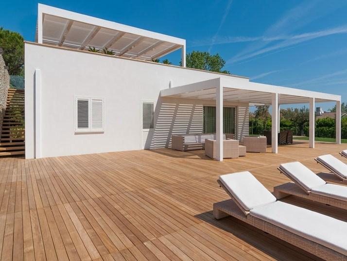 STUDIO 66 Отдельностоящая алюминиевая пергола с регулируемыми жалюзи sun-id-1424008 - Вид №2