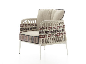 Плетеное уличное кресло с веревками