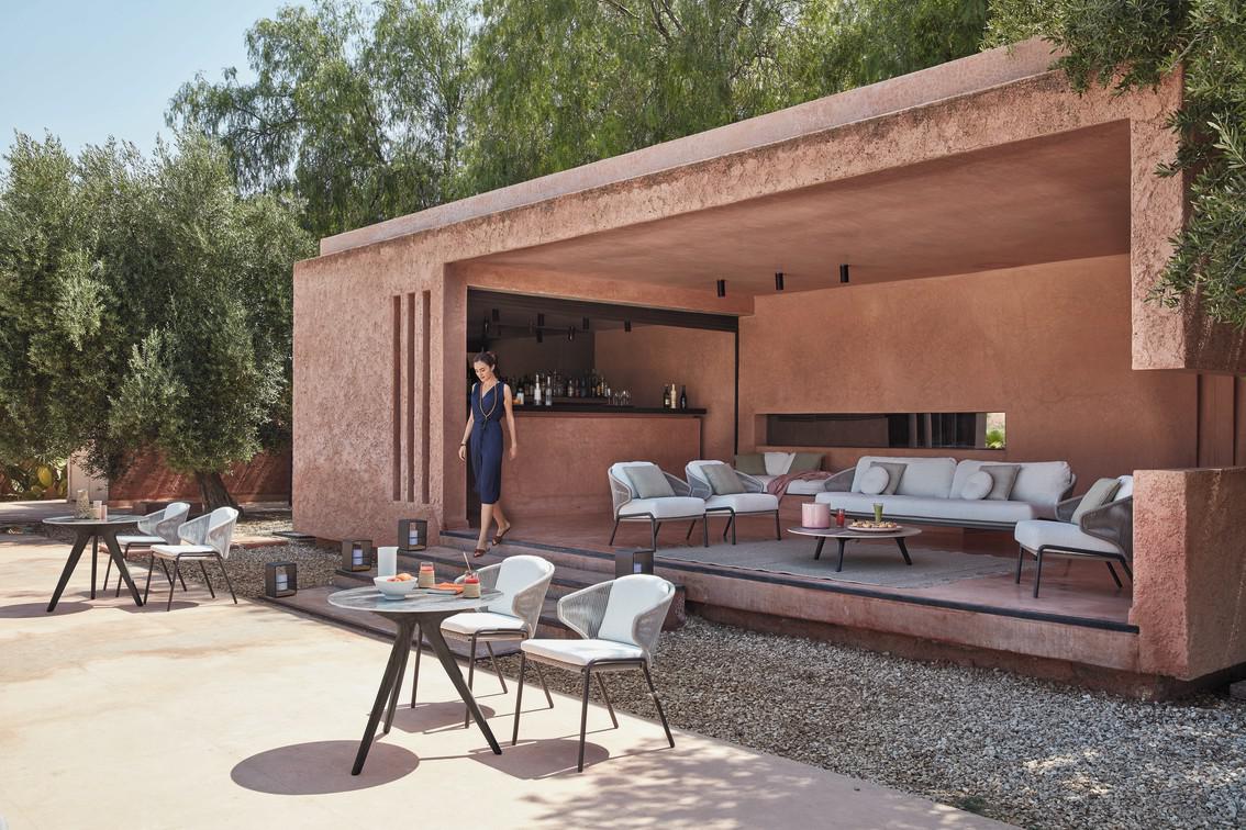 MNST979 Обеденный стол teak nero ⌀80см Manutti Torsa - Вид №16