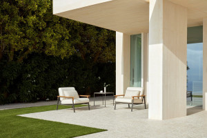 Тканевое садовое кресло с подлокотниками