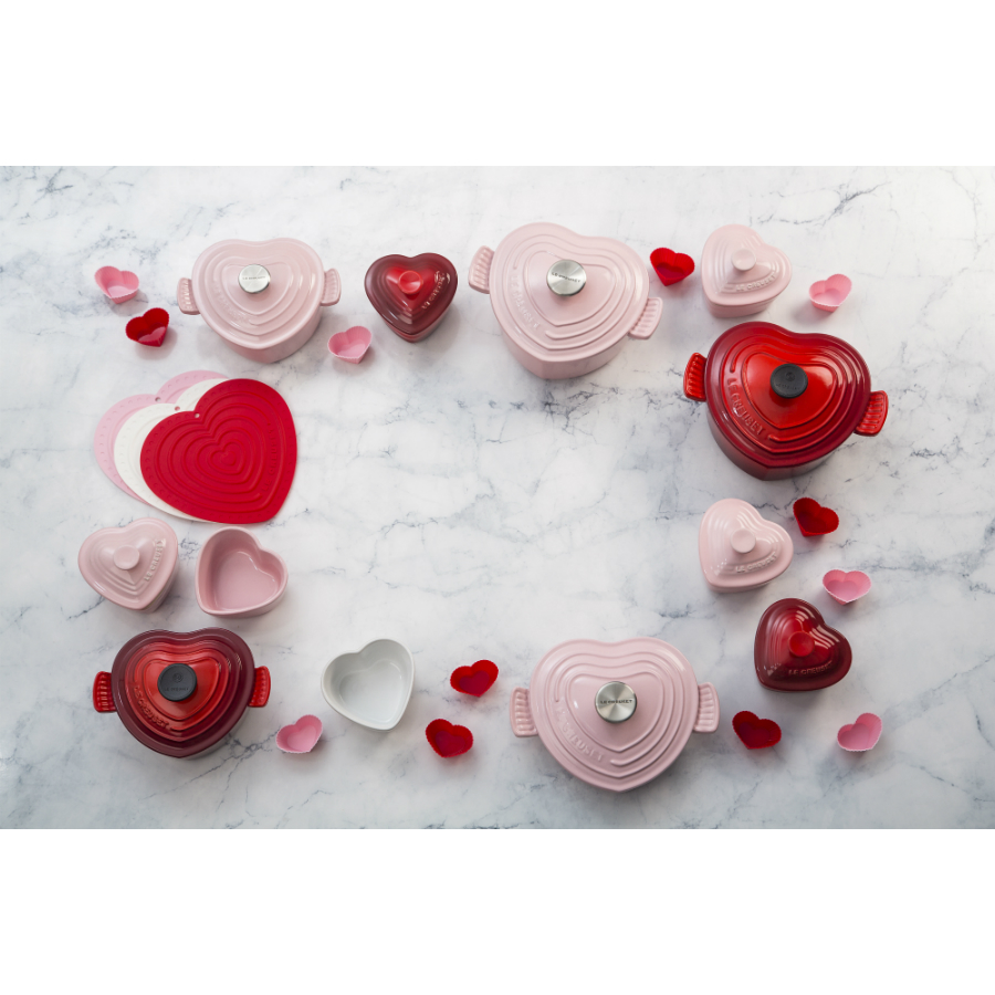 Кастрюля чугунная в форме сердца Le Creuset, Ø20 см, вишневая 25105020602460 - Вид №6