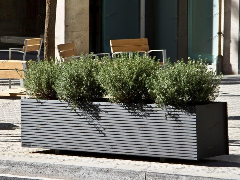 URBIDERMIS Прямоугольная кашпо для общественных мест из чугуна sun-id-1514682