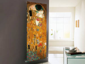 Вертикальный полотенцесушитель с горячей водой