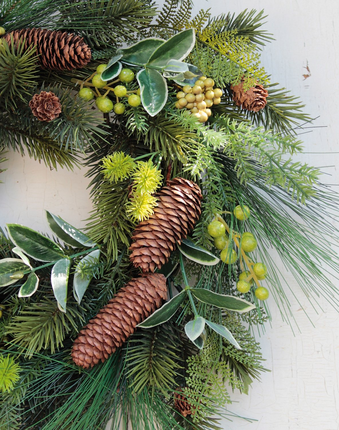 2007 883 a3 Искусственный венок 'ель / ягоды / шишки', ø 45 см, зеленый H-andreas 