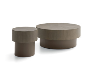 Круглый деревянный и металлический журнальный столик