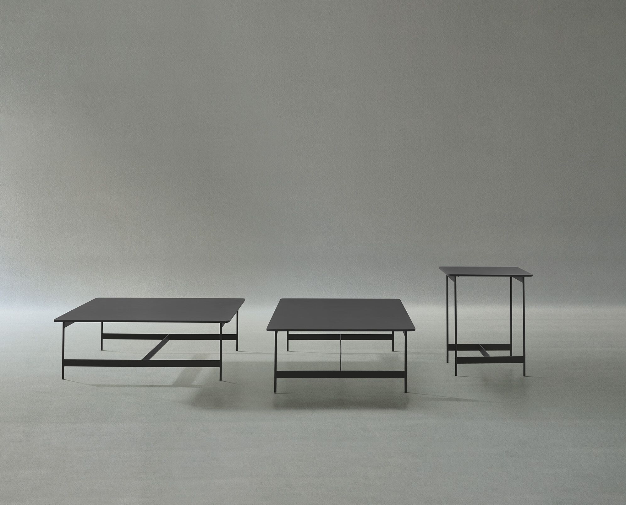 Прямоугольный низкий металлический садовый стол с керамогранитной столешницей Potocco Little T ARCH-00054697 - Вид №1