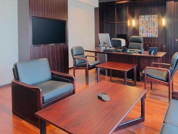 Dyrlund Кожаное кресло в классическом стиле с подлокотниками  7820  - Вид №3